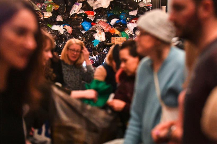 Spendensammlung für die Ukraine in London: Viele Briten helfen, doch ihre Regierung bleibt hart 
