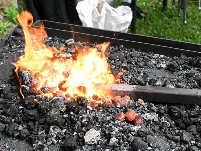 Spezielle Kohlen sorgen für extrem hohe Temperaturen 
