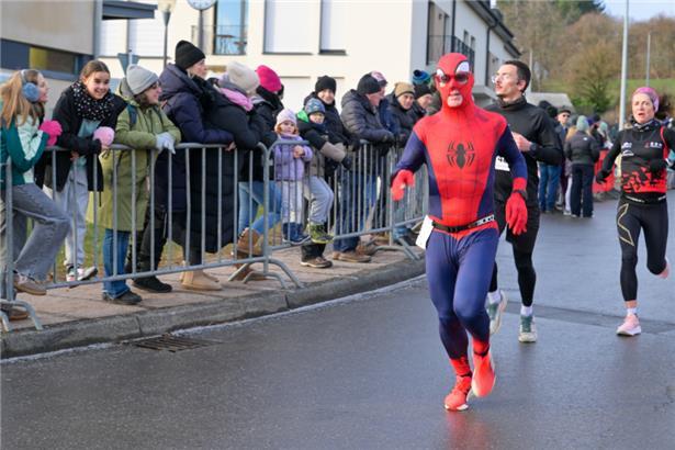 Spiderman versuchte sich zum Schluss des Jahres noch einmal auf der Zehn-Kilomet...
