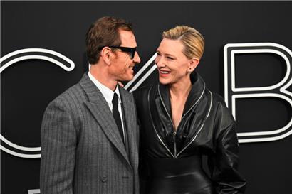 Spielen die Hauptrolle in „Black Bag“: Michael Fassbender (l.) und Cate Blanchett bei der Premiere in New York
