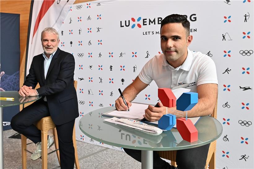 Sportminister Dan Kersch (l.) und Dylan Pereira unterschrieben eine neue „Let’s make it happen“-Konvention

