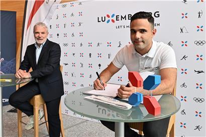 Sportminister Dan Kersch (l.) und Dylan Pereira unterschrieben eine neue „Let’s make it happen“-Konvention
