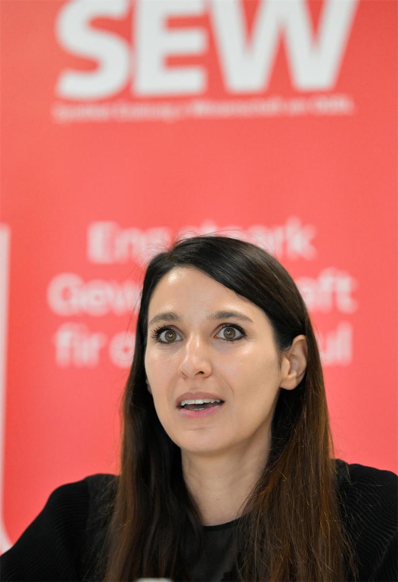 Lehrergewerkschaft SEW-OGBL kritisiert Projekt Alpha und Schulpflichtverlängerung Sprecherin des Sekundarschulbereichs beim SEW: Vera Dockendorf