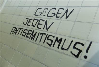 Spruch an einer Toilettenwand
