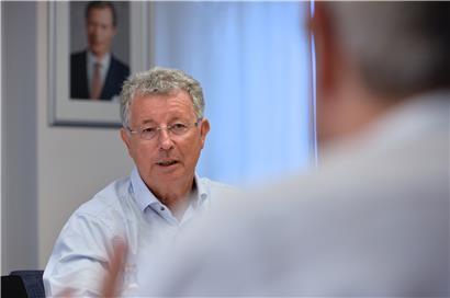 Staat in der Verantwortung: Wenn die Gemeinden investieren und ihrer Rolle als Motor der Wirtschaft gerecht werden sollen, dann brauchen sie mehr Geld, so Emile Eicher, Präsident des Gemeindesyndikats Syvicol
