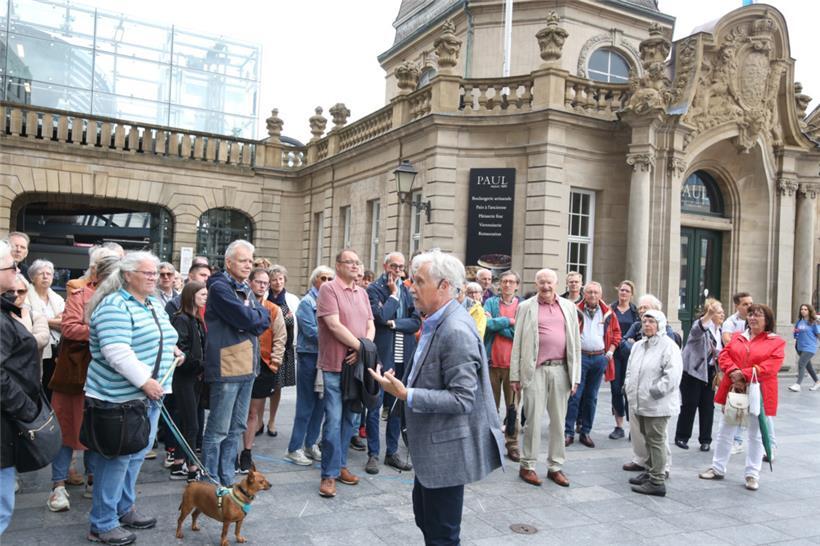 Stadthistoriker Robert L. Philippart bei der Führung am Sonntag
