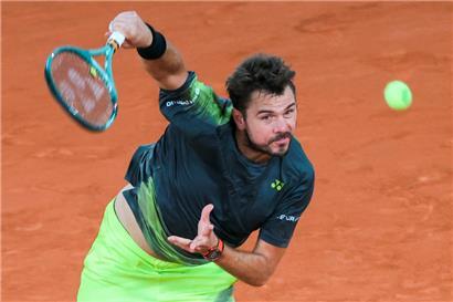 Stan Wawrinka besiegte am Sonntag in der ersten Runde der French Open Andy Murray in drei Sätzen
