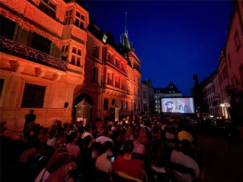 Stand die Kinoleinwand bei der letzten Ausgabe noch vor dem großherzoglichen Palast, wird sie in diesem Jahr erstmals an einem anderen Ort aufgebaut
