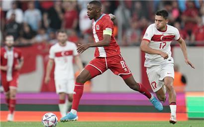 Stand oft unter Druck: Christopher Martins (in Rot)
