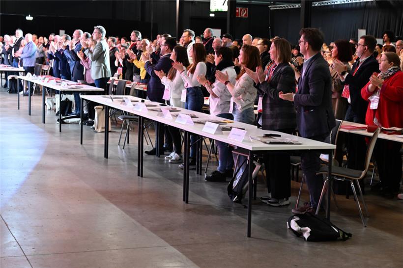 Standing Ovations nach der Rede von Nora Back: Die Gewerkschafter sind geeint
