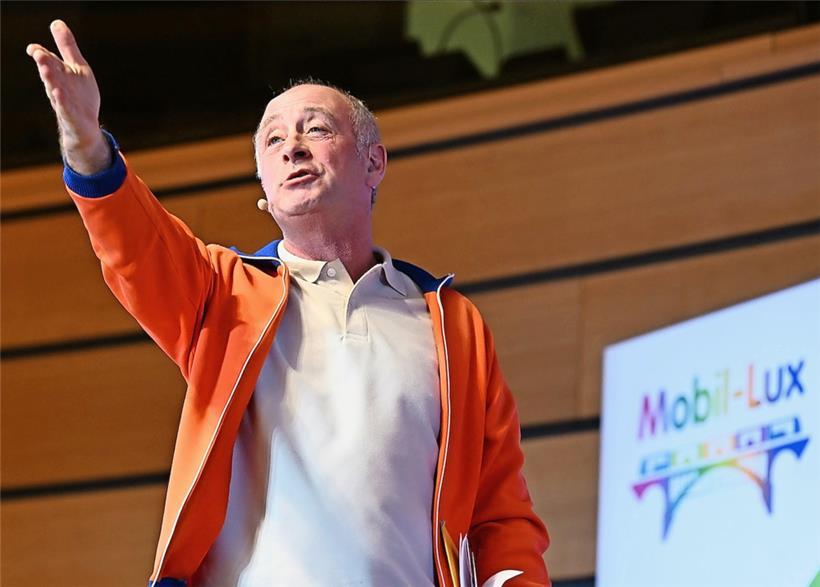 Stargast: Komiker Alfons sorgte bei der Eröffnung der Mobil-Lux für die Lacher
