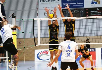 Stark im Block: Die Strassener Mannschaft setzte sich gegen Bartringen durch und zog in die zweite Runde des Challenge Cup ein
