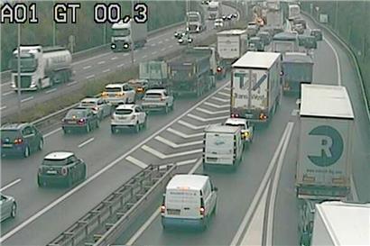Starke Nerven und etwas mehr Zeit braucht man am Donnerstag ncht nur auf der A1 
