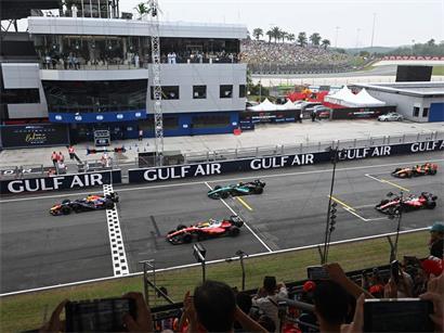 Start-und-Ziel-Sieg für den einstiegen Serienweltmeister Max Verstappen