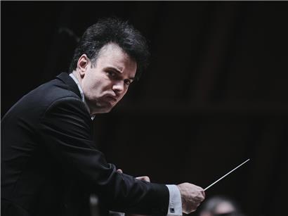Startet in als neuer Chefdirigent in die neue Saison in der Philharmonie: Martin Rajna