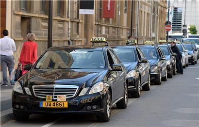 Statt Taxis werden in der rue Notre-Dame bald Terrassen auf Kunden warten
