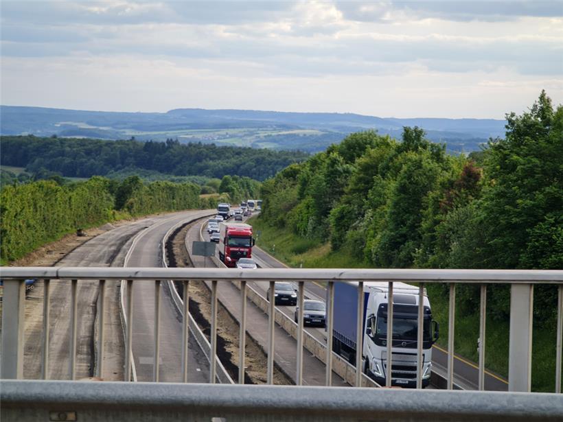 Stau auf der A64 bei Trier