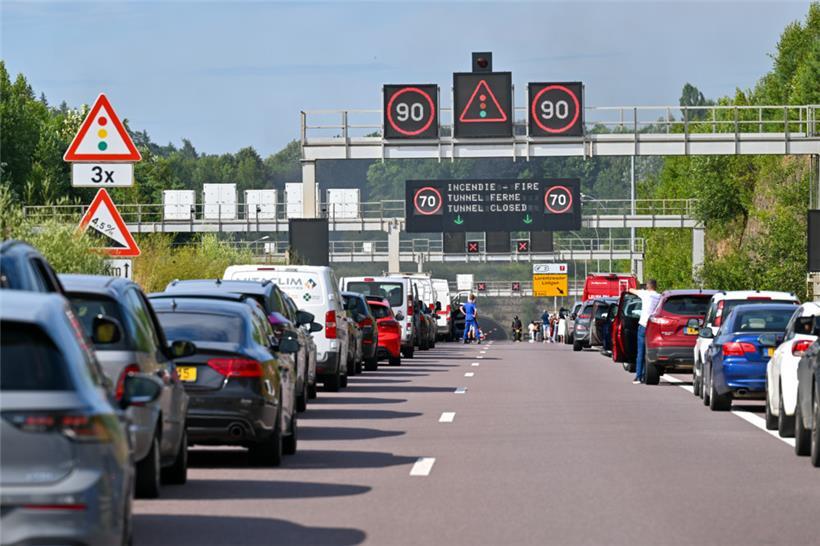 Stau vor dem Grouft-Tunnel am Montagnachmittag
