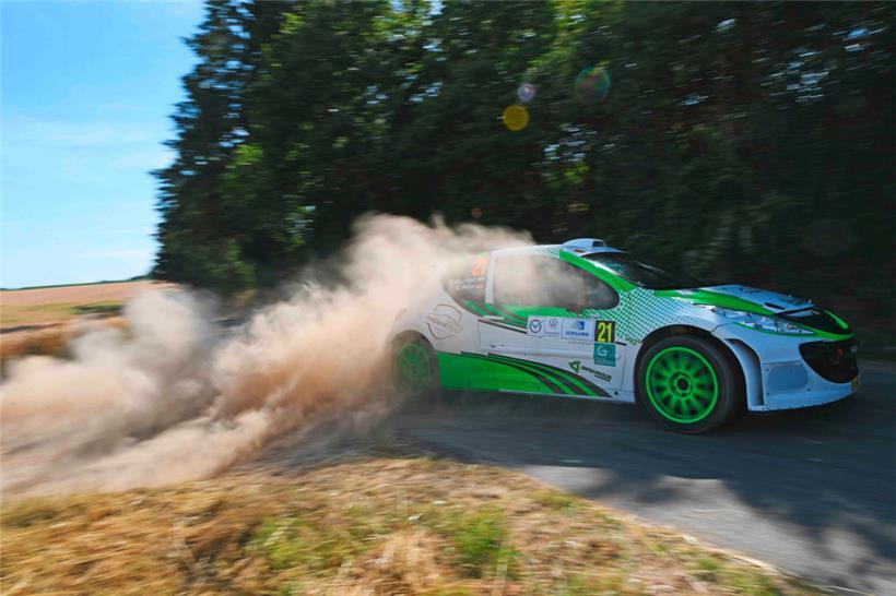 Staub und Schikanen: Die Motorsportfans kamen bereits am Freitag voll auf ihre Kosten
