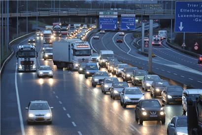 Staus auf unseren Straßen: ein alltägliches Bild
