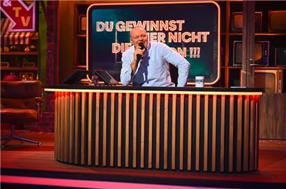 Stefan Raab feiert mit der brandneuen Quiz- und Competition-Show #DGHNDMBSR „Du gewinnst hier nicht die Million bei Stefan Raab“ sein TV-Comeback auf RTL+
