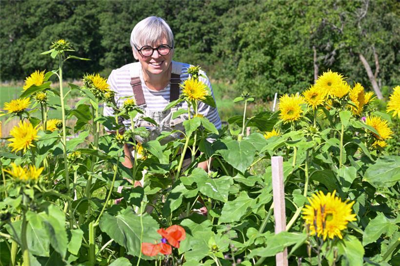 Stefanie Hildebrand schwimmt auf ihrer Blumenfarm in Kapenacker mit regionalen Sorten und ökologischem Anbau gegen den Strom
