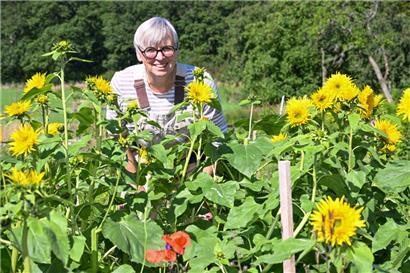 Stefanie Hildebrand schwimmt auf ihrer Blumenfarm in Kapenacker mit regionalen Sorten und ökologischem Anbau gegen den Strom

