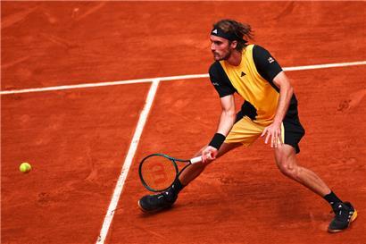 Stefanos Tsitsipas trat einen Tag vor seinem Duell mit Carlos Alcaraz bei den French Open noch im Doppel-Wettbewerb an
