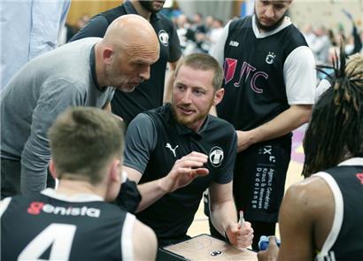 Steht „Neuling“ Tom Schumacher mit Rat und Tat zur Seite: Assistant-Coach Jeff Wampach (l.)
