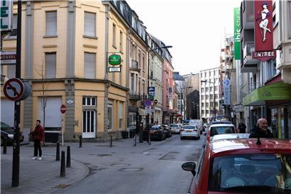 Steht sinnbildlich für die Problematik der Luxemburger Sicherheitspolitik: das Bahnhofsviertel in Luxemburg-Stadt
