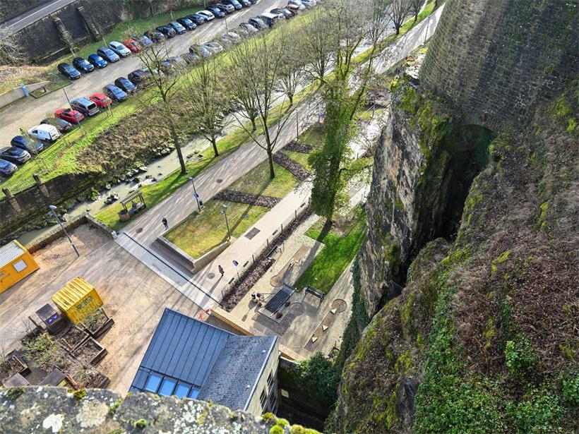 Eingelocht: Minigolf im Petrusstal öffnet vor August Steine lösen sich von steiler Felswand und stürzen auf das darunterliegende Gelände – Felssturz Gefahr Naturgefahr