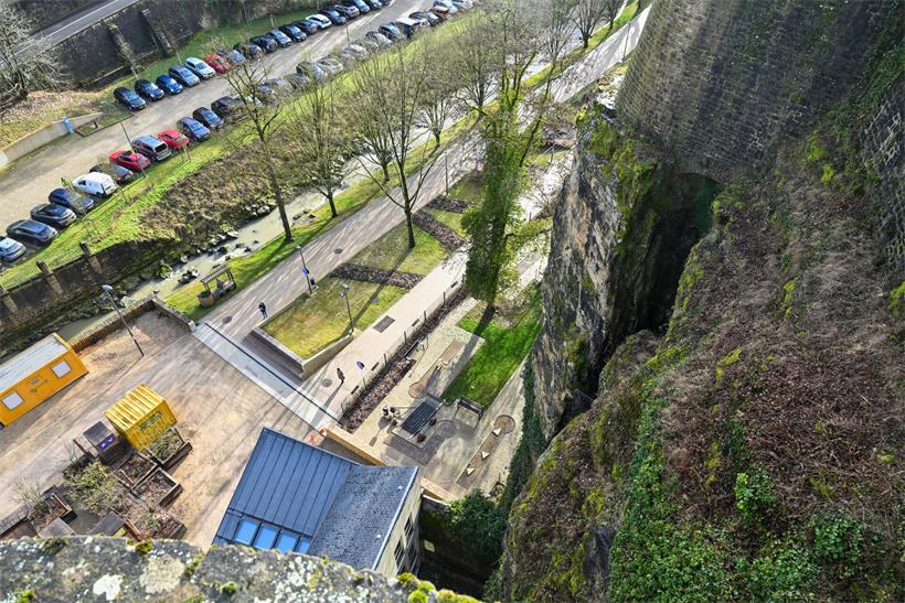 Eingelocht: Minigolf im Petrusstal öffnet vor August Steine lösen sich von steiler Felswand und stürzen auf das darunterliegende Gelände – Felssturz Gefahr Naturgefahr