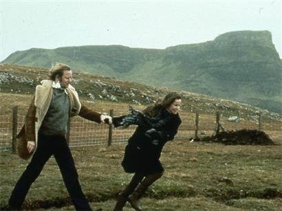 Stellan Skarsgård und Emily Watson in dramatischer Szene aus dem Film „Breaking the Waves“