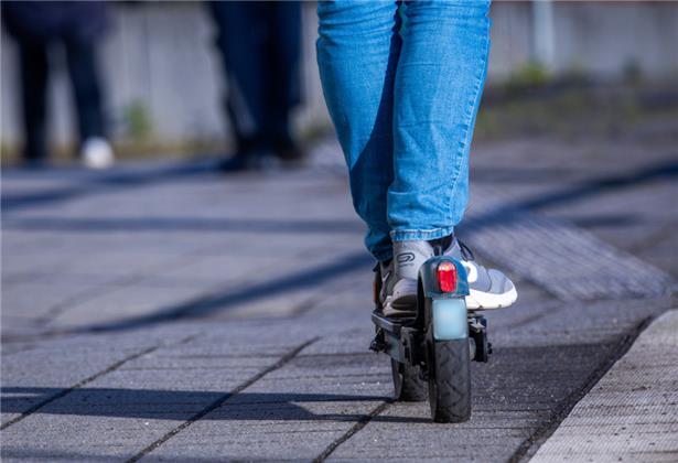 Stellen E-Scooter eine bislang unterschätzte Gefahr im Verkehr dar?
