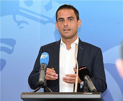 Stellt die neusten Anpassungen der Sozialleistungen vor: Familienminister Max Hahn
