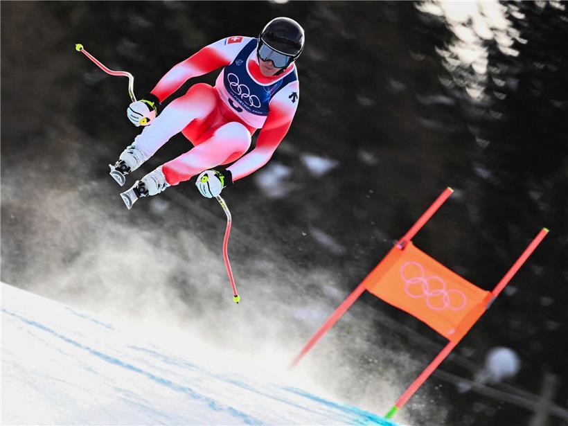 Franjo von Allmen beim schnellen Skifahren auf verschneiter Piste ohne Pause oder Fragen