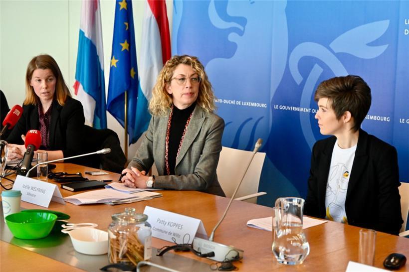 Stéphanie Goergen, Joëlle Welfring und Patty Koppes stellten am Freitag Projekte und Gesetze zur Abfallvermeidung und Mülltrennung vor

