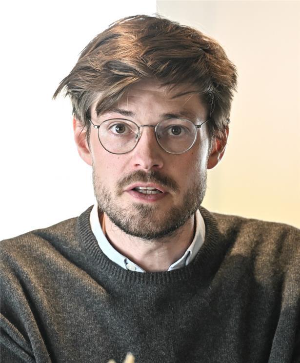 Stephen De Ron ist Vorstandsmitglied von „déi gréng“, Gemeinderat in Hesperingen und stellvertretender Vorsitzender der Fraktion der Grünen und Progressiven im Ausschuss der Regionen.
