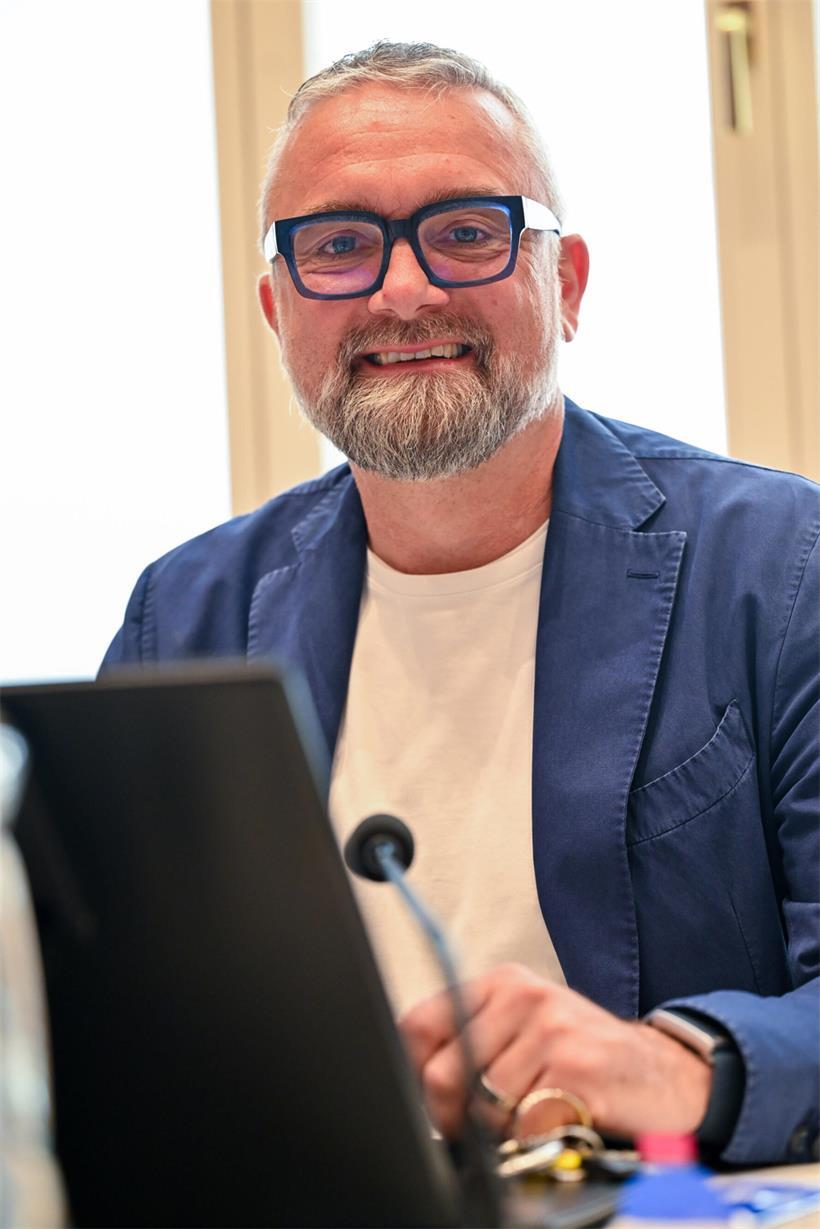 Mehr Polizei und bald Kameras: Opposition kritisiert Bilanz des Sicherheitsplans Steve Faltz (LSAP) kritisiert die verspätete Evaluation und bemängelt, dass viele Maßnahmen normale Gemeindeaufgaben seien