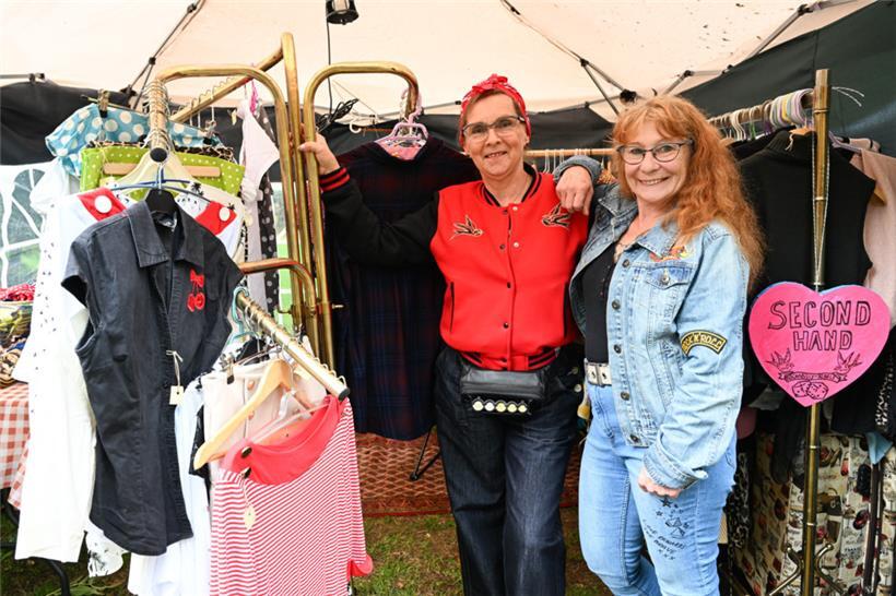 Stilechte Kleidung konnten Besucher im Food Village erwerben