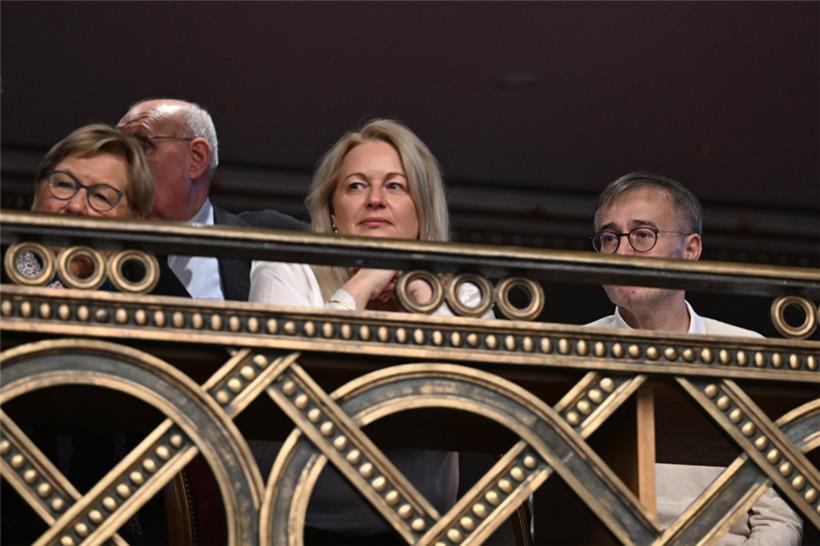 Stolze Eltern auf der Chambertribüne