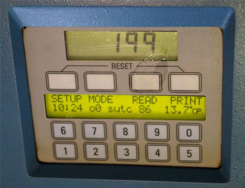 Stolzes Ergebnis: Die Mostwaage zeigte 199° Oechsle nach der Pressung
