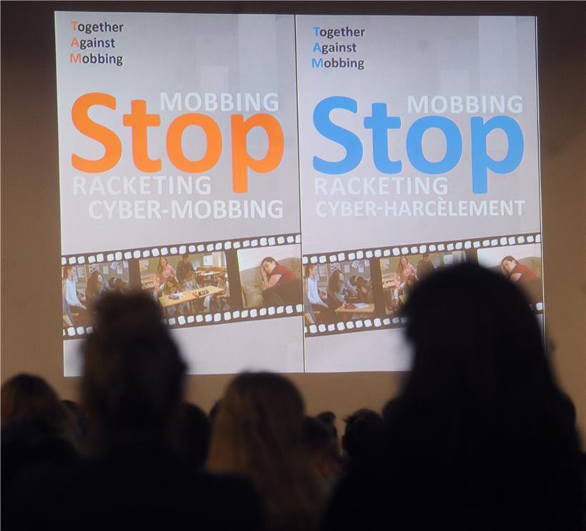Stop Mobbing richtet sich an Grundschulen und Lyzeen. Die Vermittler der Initiative begleiten Schüler oder gar ganze Klassen und helfen auch Lehrern und Eltern.
