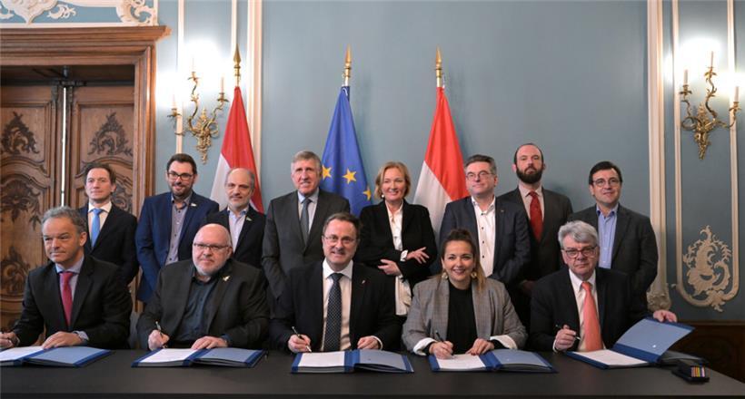 Strahlende Gesichter bei der Unterschreibung des Tripartite-Abkommens am 7. März
