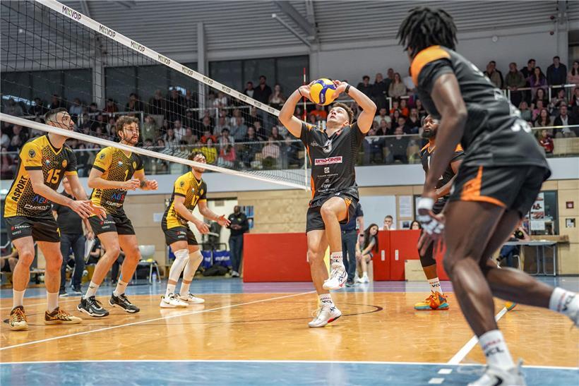 Strassens Fussballmannschaft besiegt Lorentzwiler im ersten Finalspiel mit 3:1 Ergebnis