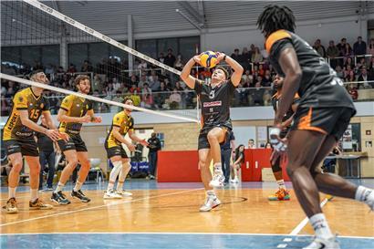 Strassens Fussballmannschaft besiegt Lorentzwiler im ersten Finalspiel mit 3:1 Ergebnis