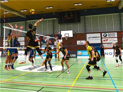 Strassen (schwarze Trikots) bezwang am Freitagabend Diekirch
