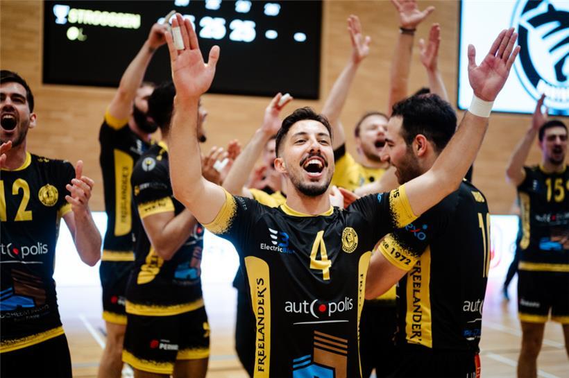 Strassens Volleyballer um Simão Marinho Novais haben ihren Titel erfolgreich verteidigt
