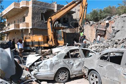 Straßenszene nach einem israelischen Angriff in der Bekaa-Ebene
