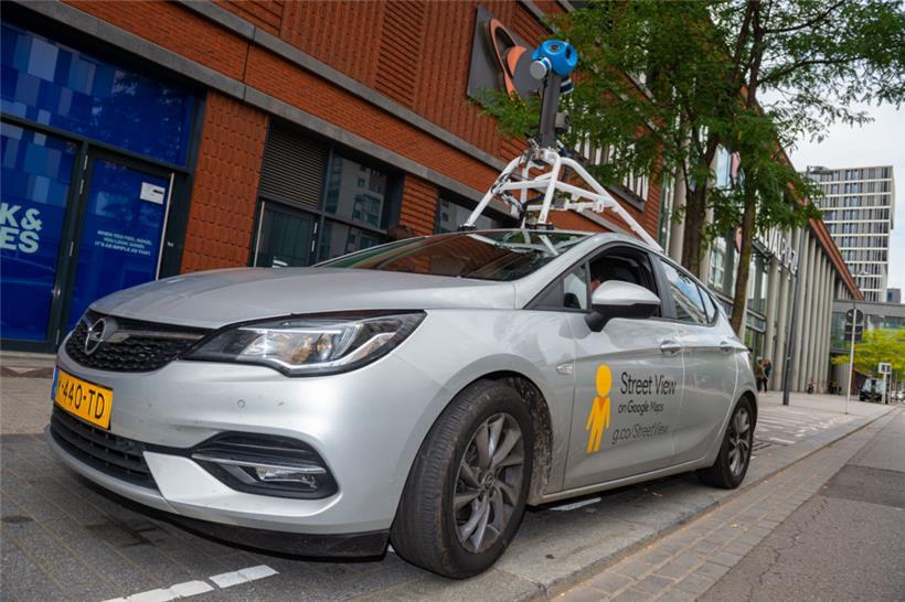 Street-View-Wagen vor dem Belval Plaza